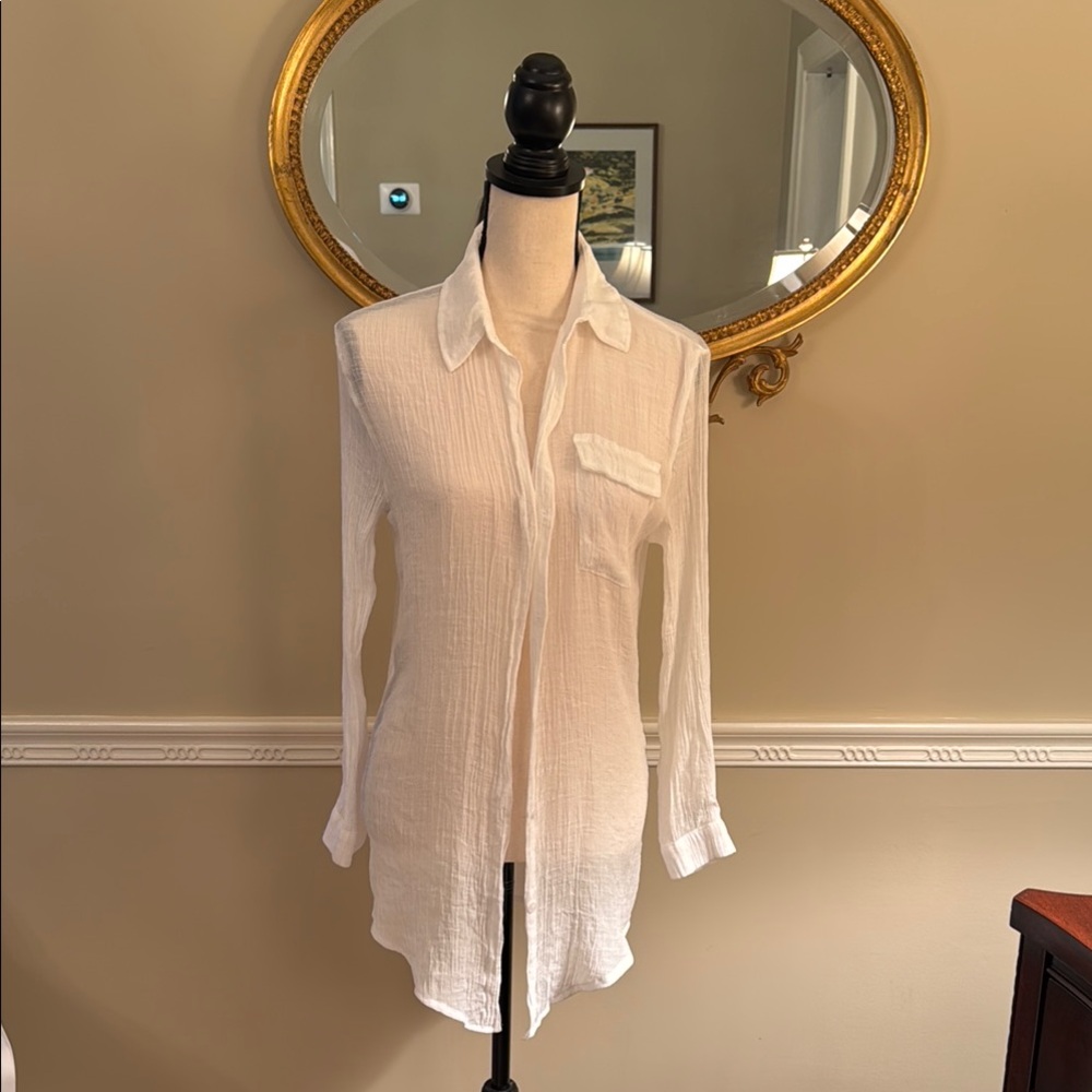 Zoey Chen White Button-Up Shirt. Excellent Condition. Size S